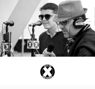 Alejandro Marín y Alvaro Uribe, trabajando en La X 103.9 F.M. Bogotá