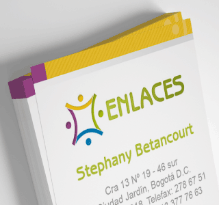 Logo simulando personas tomada de la mano en forma de cuadrado