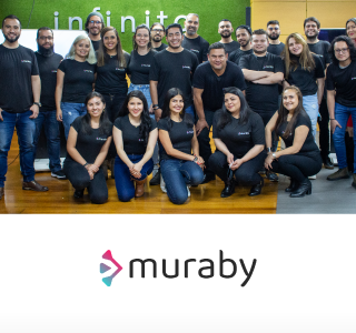 Equipo de trabajo reunido, startup muraby en su cambio de marca, nombre y logo