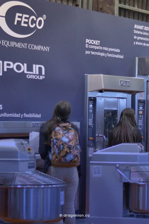 Exhibición de hornos para panadería marca Polin en Colombia en la Feria Alimentarte. Foto por dRaGoNian.